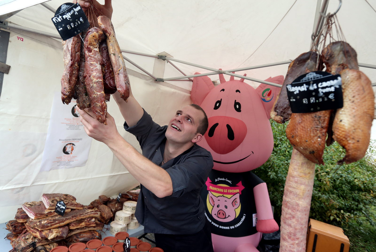 Franchou le cochon à la boucherie